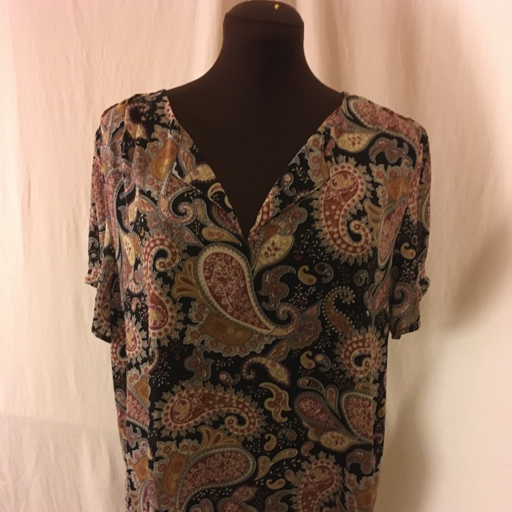 Daniel rainn c neck tab collar blouse.